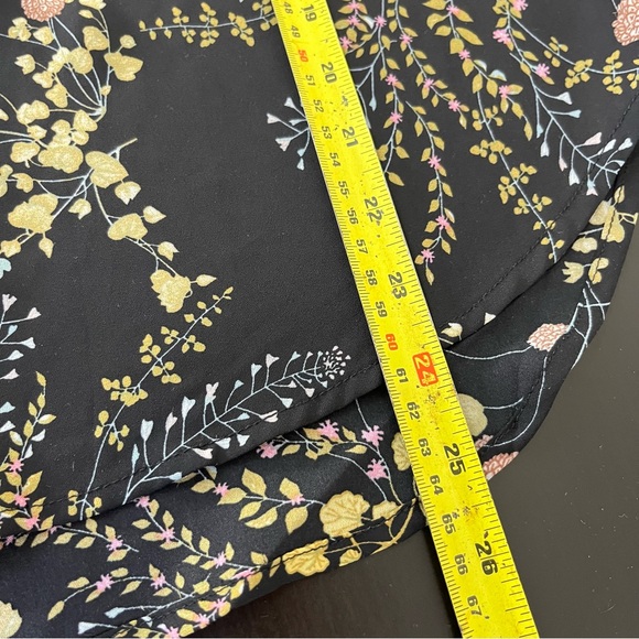 Philosophy Floral V-Neck Short Sleeve Blouse - Picture 13 of 13